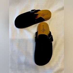 Sole Mates Faux Suede Clog. New.